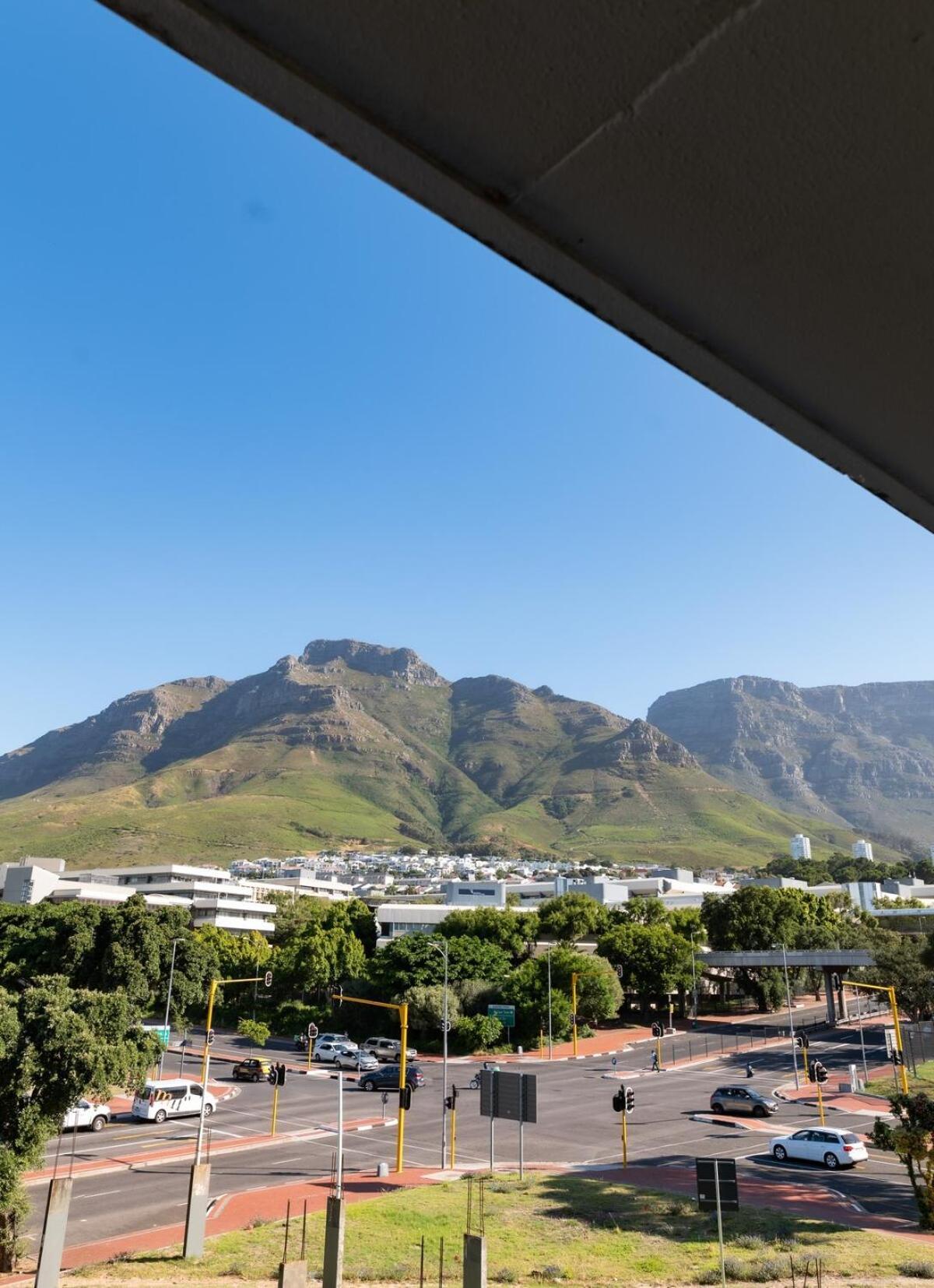 Micro-luxurious In Cbd Apartment Cape Town